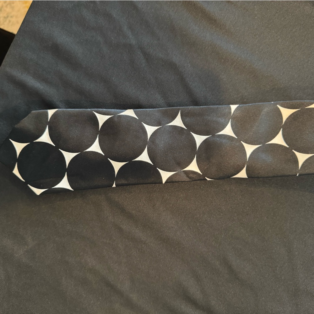 Black and White Geometric Tie - Picture 5 of 5